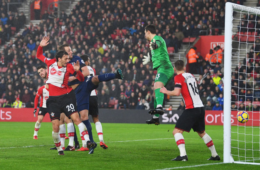 Harry Kane ghi bàn, Tottenham vẫn hụt hơi trong cuộc đua top 4